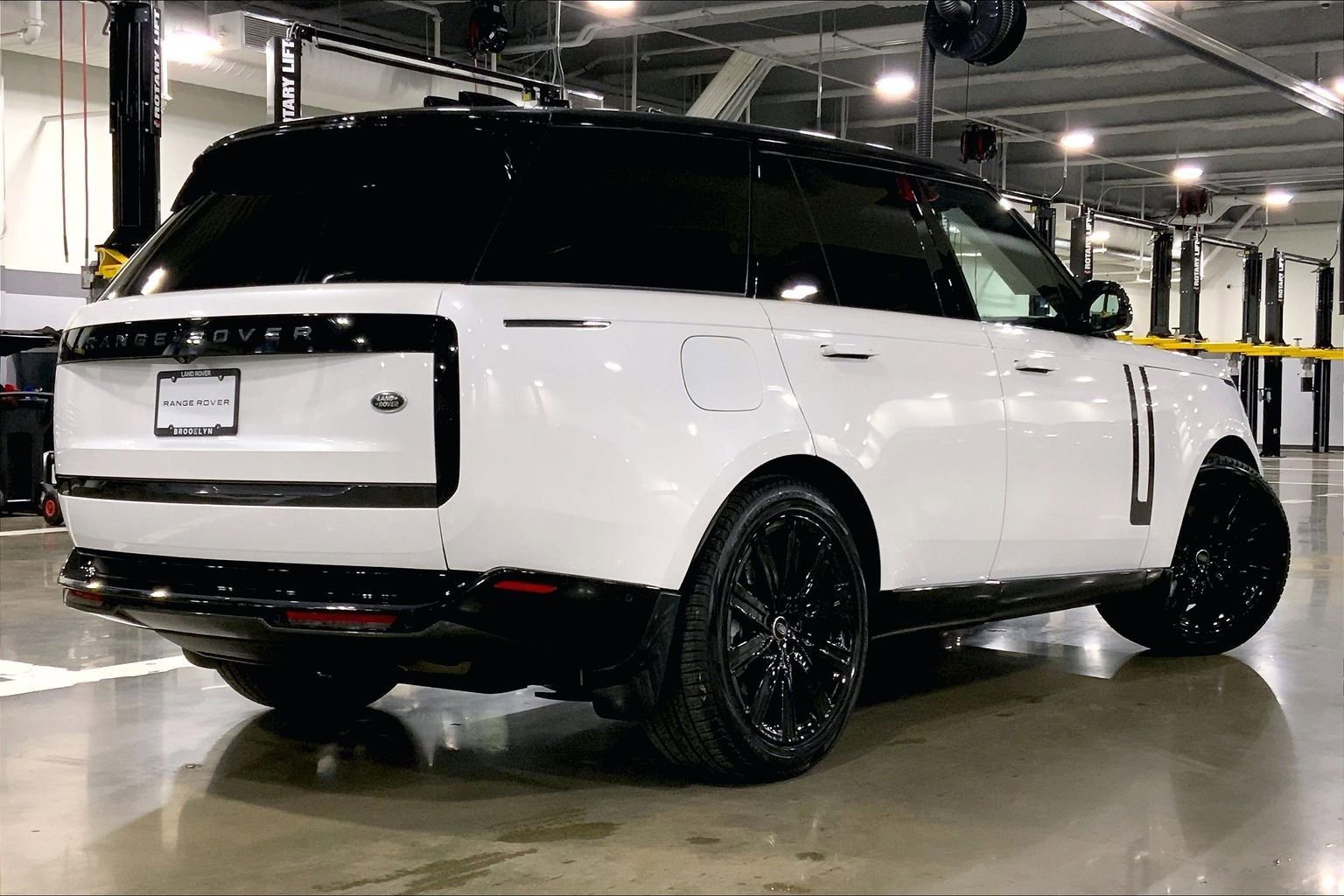 Certified 2023 Land Rover Range Rover SE AWD/4WD image 12