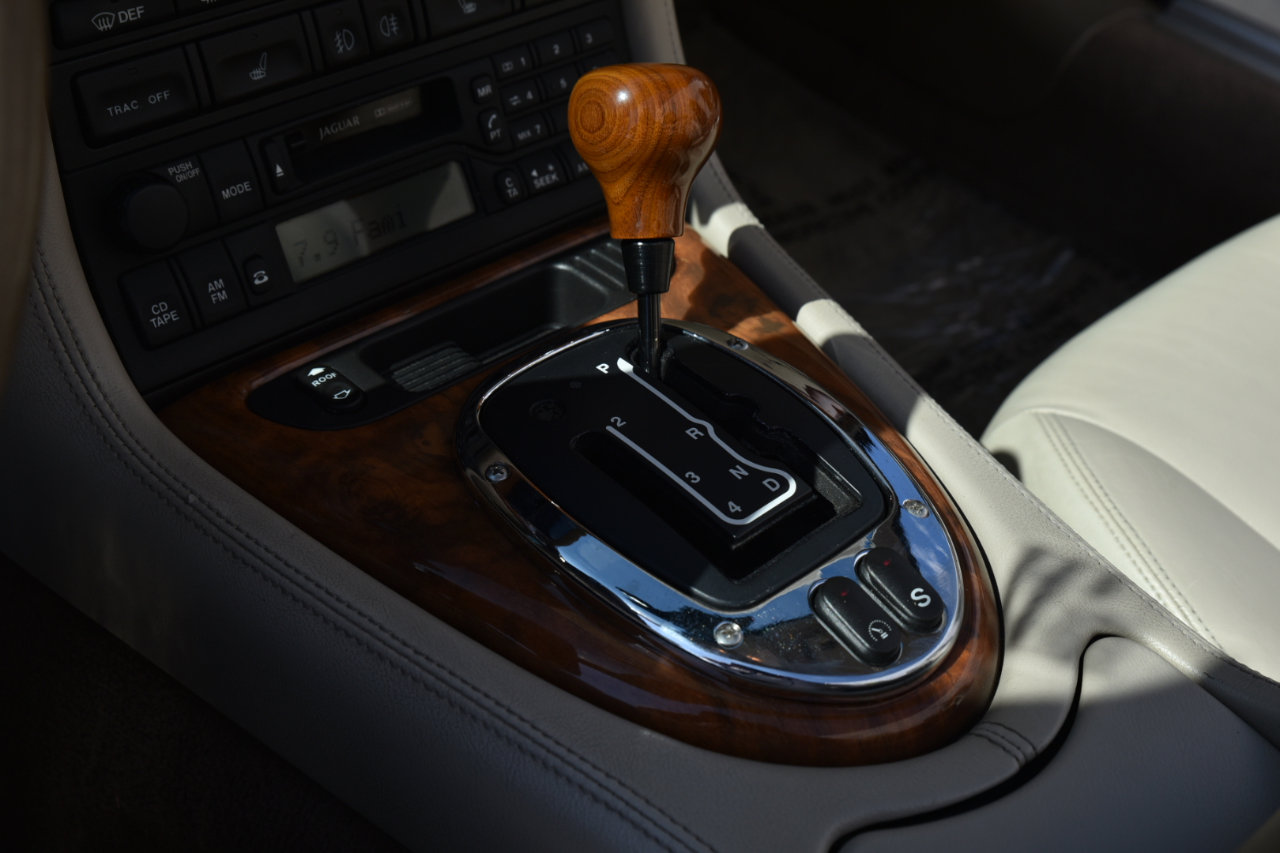 Used 2001 Jaguar XK8 Convertible image 38