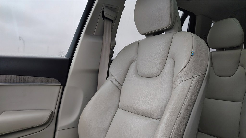 Certified 2023 Volvo XC90 B6 Plus image 24