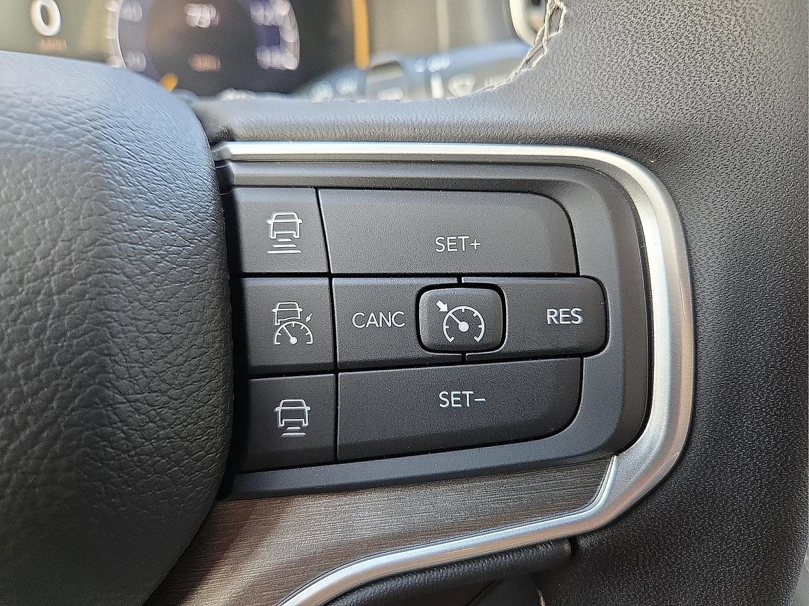 New 2025 Jeep Wagoneer L Series II w/ Premium Group I image 18
