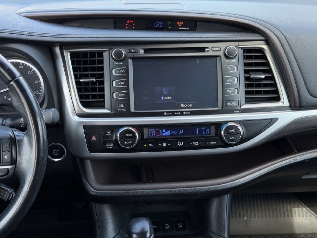 Used 2018 Toyota Highlander Limited AWD/4WD image 16