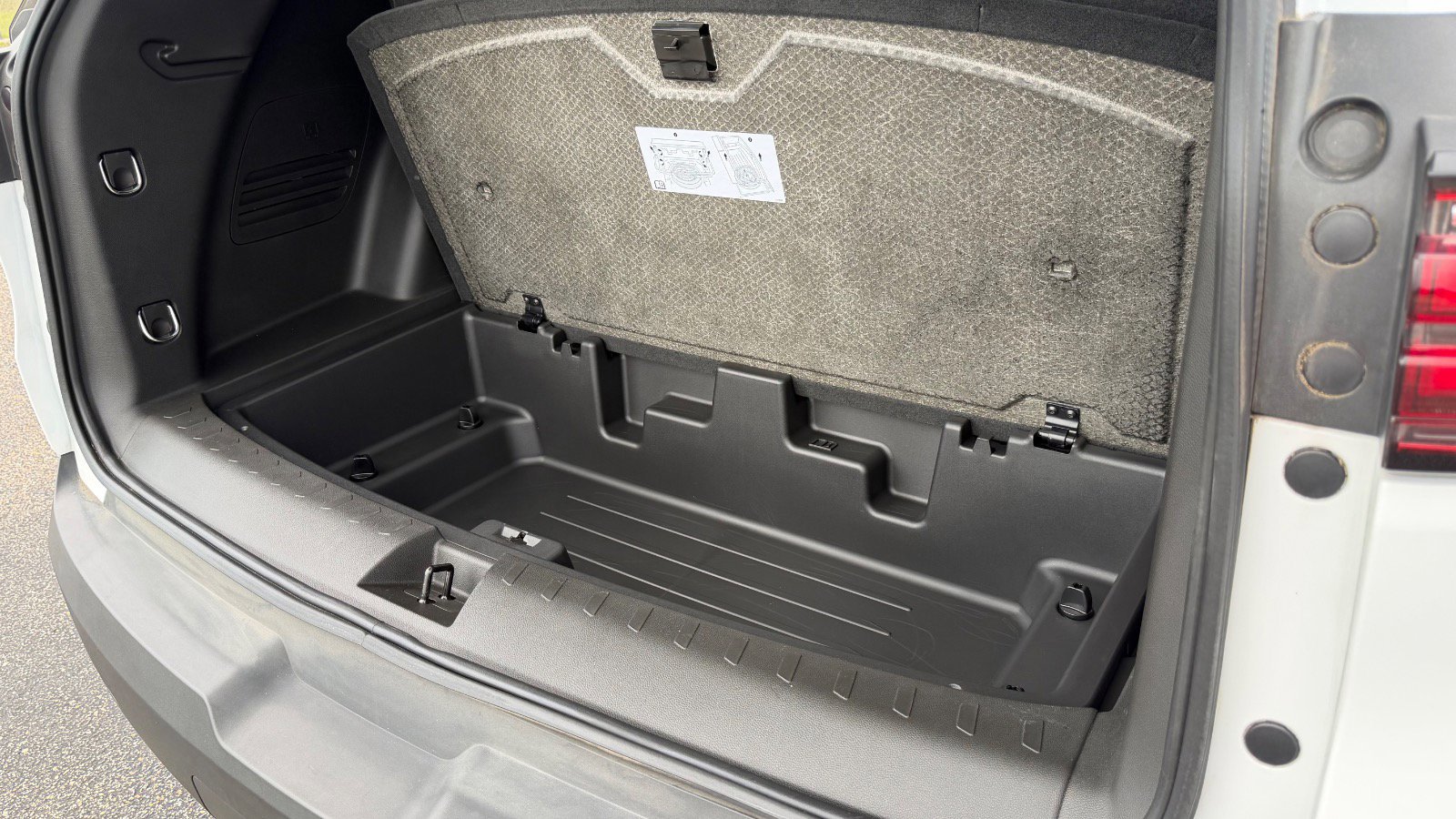 Used 2023 Chevrolet Traverse LT FWD image 7