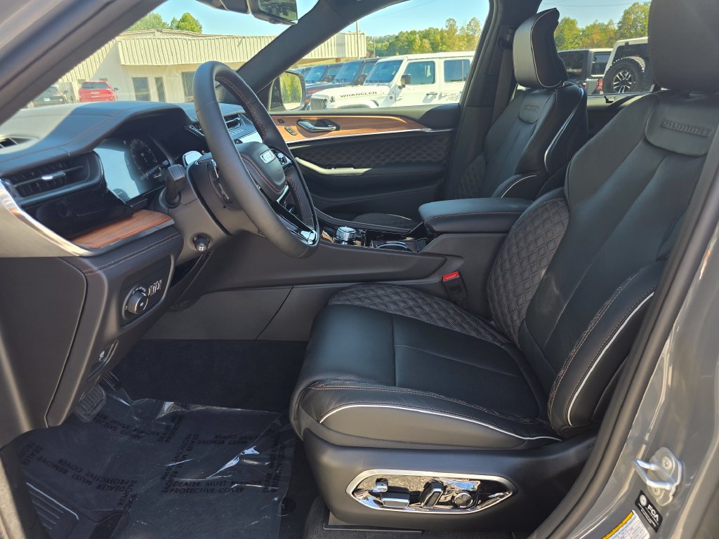 New 2027 Jeep Grand Cherokee Summit AWD/4WD image 4
