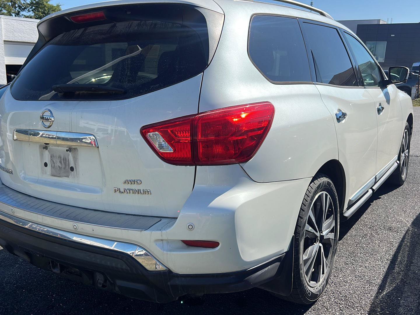 Used 2020 Nissan Pathfinder Platinum AWD/4WD image 4