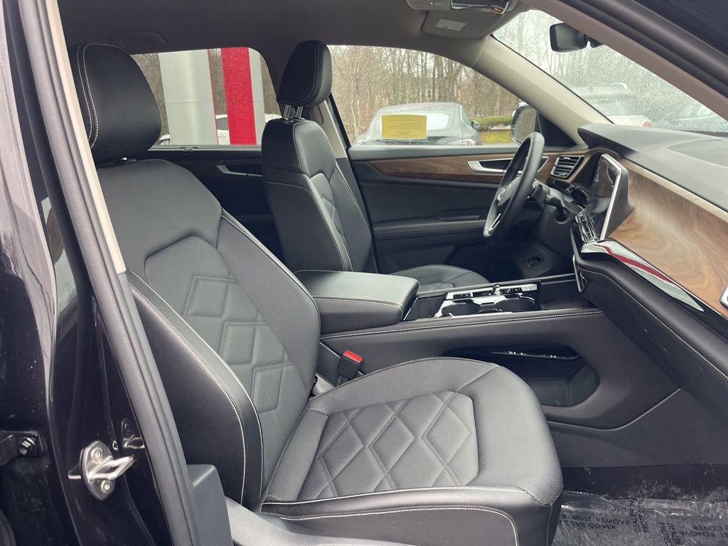 Used 2025 Volkswagen Atlas SE image 19
