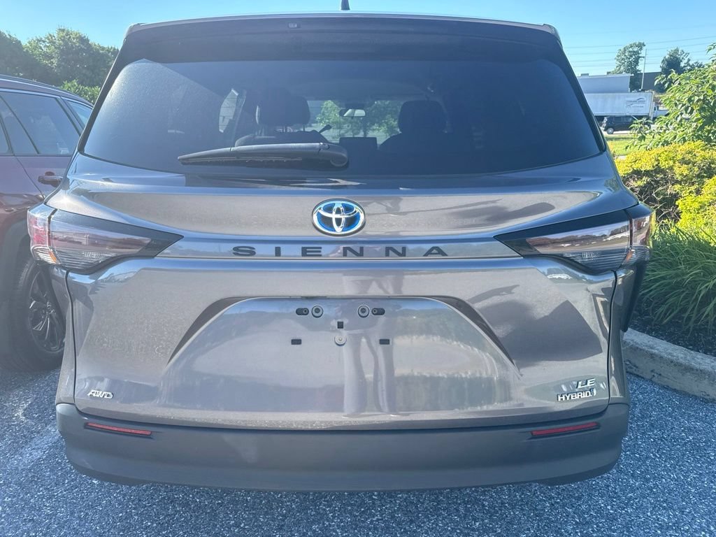 Used 2024 Toyota Sienna LE AWD/4WD image 4