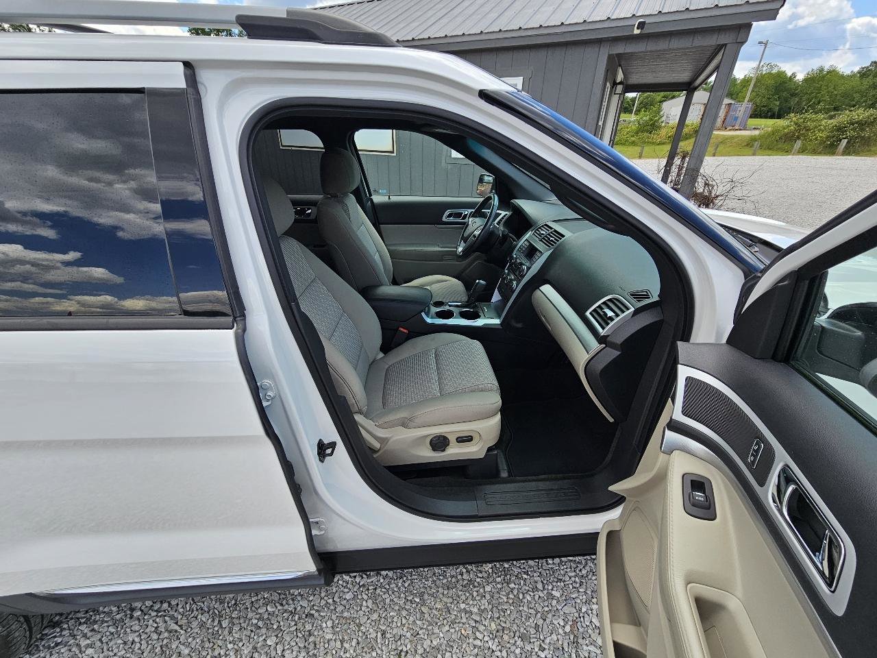Used 2014 Ford Explorer XLT FWD image 35