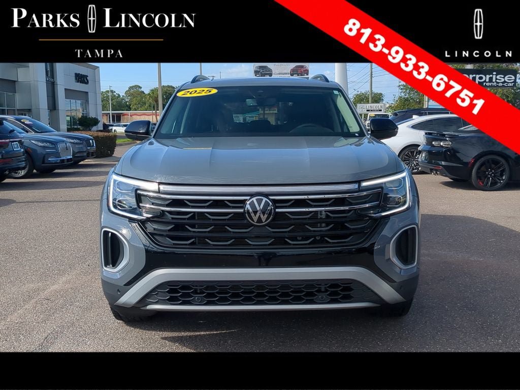 Used 2025 Volkswagen Atlas Peak Edition SE AWD/4WD image 2