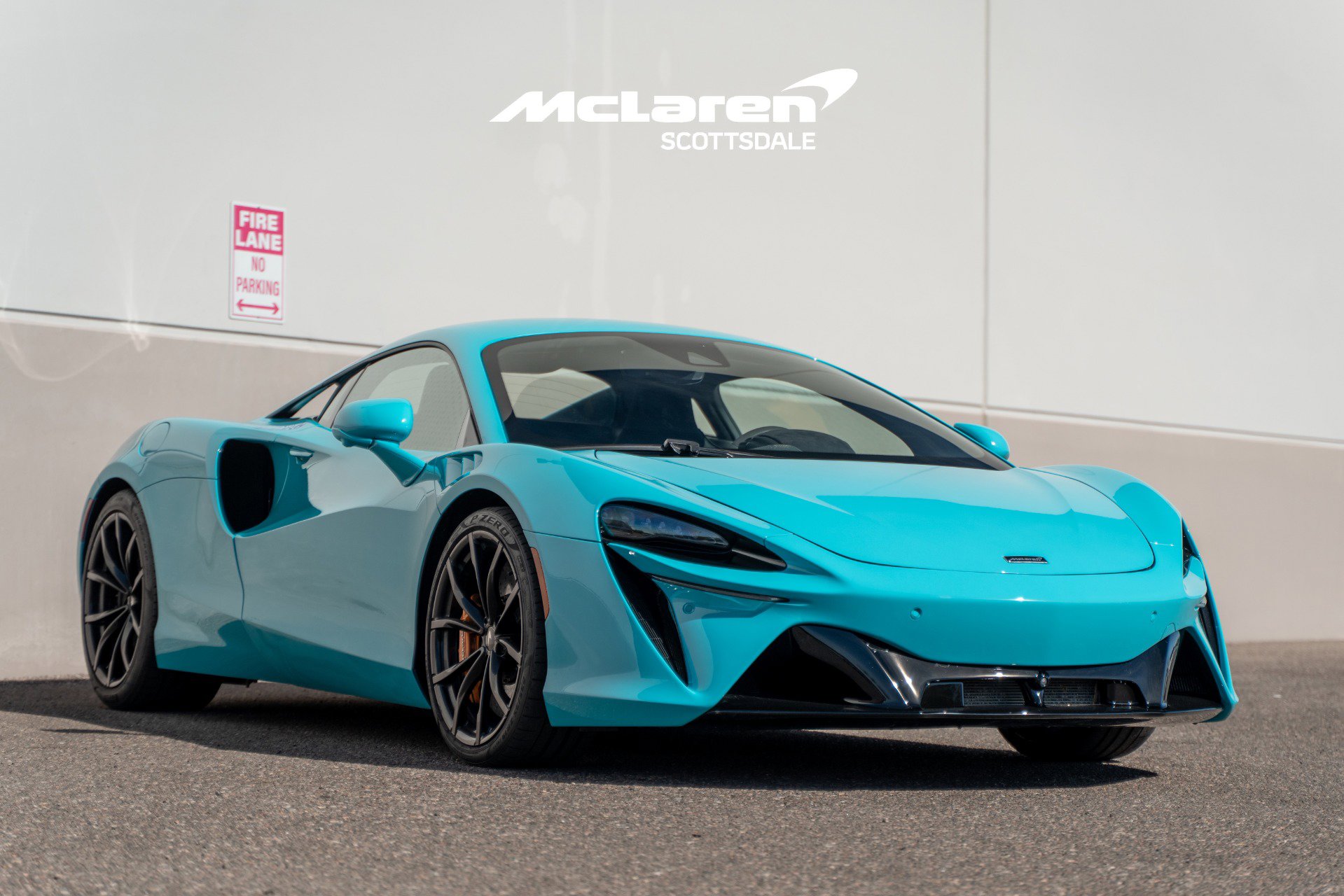 Used 2024 McLaren Artura image 9