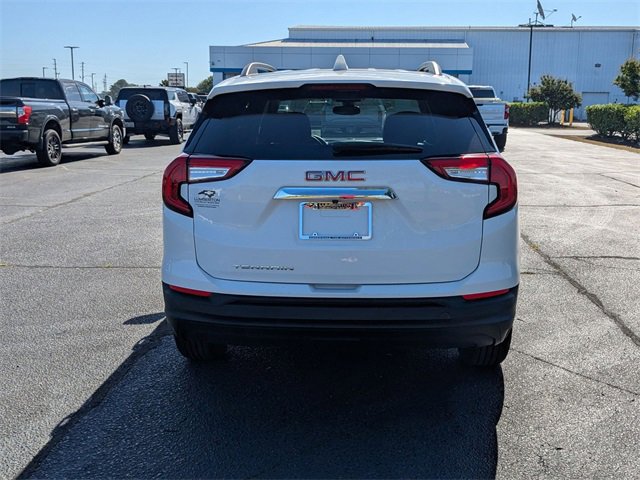 Used 2022 GMC Terrain SLE w/ Driver Convenience Package image 4