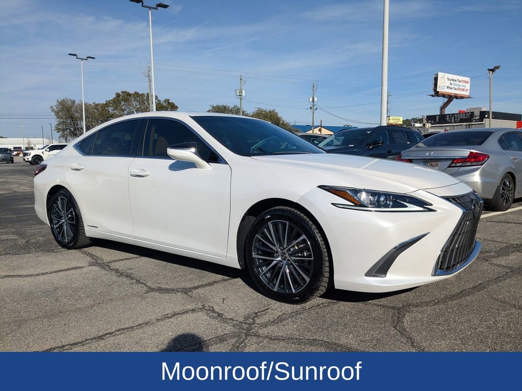 Used 2022 Lexus ES 300h w/ Premium Package image 2