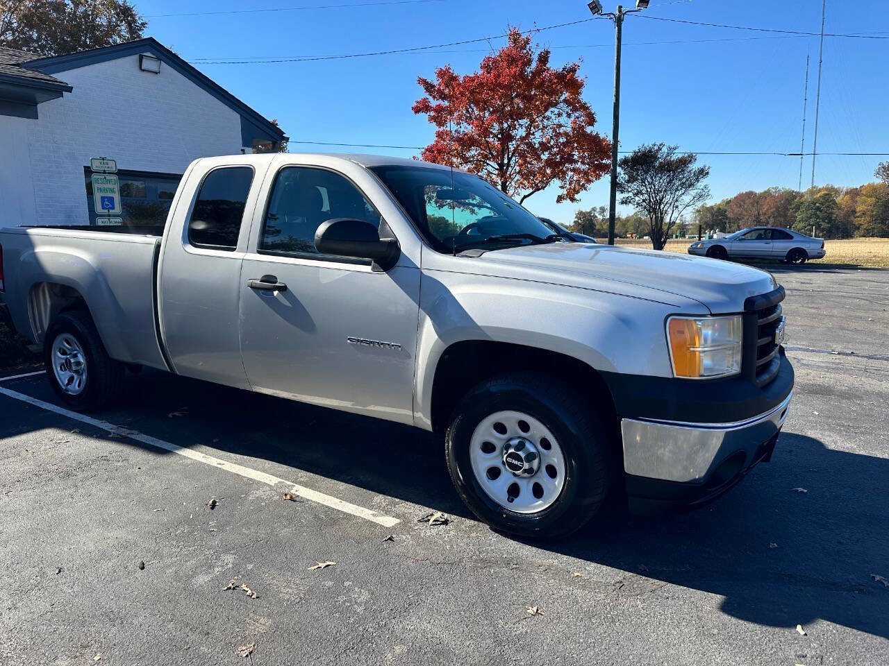 Used 2010 GMC Sierra 1500 W/T image 2