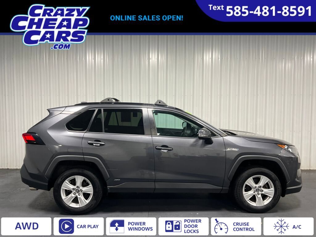 Used 2020 Toyota RAV4 LE image 1
