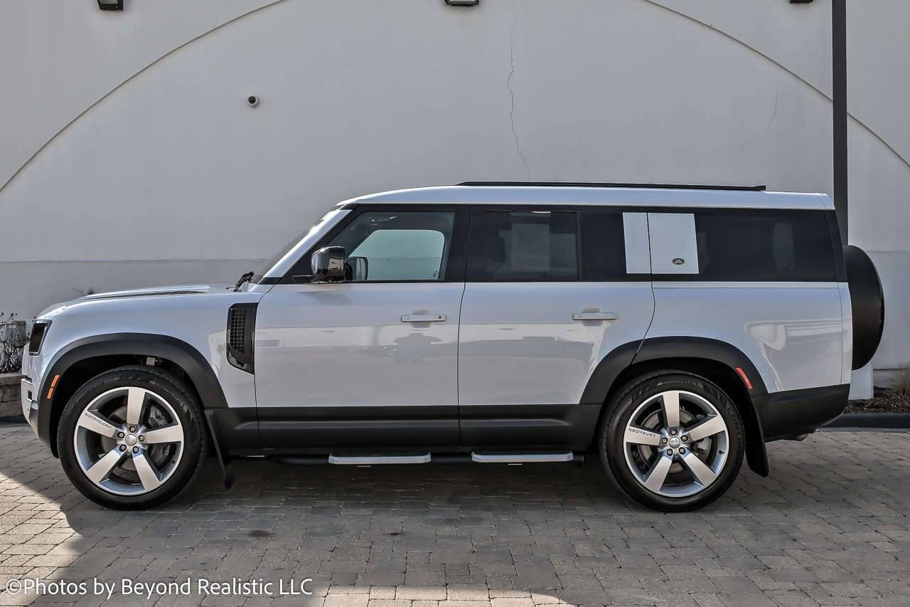 Used 2023 Land Rover Defender 130 SE image 4