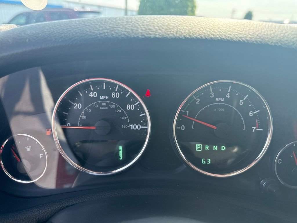 Used 2018 Jeep Wrangler Unlimited Sahara w/ Connectivity Group AWD/4WD image 19