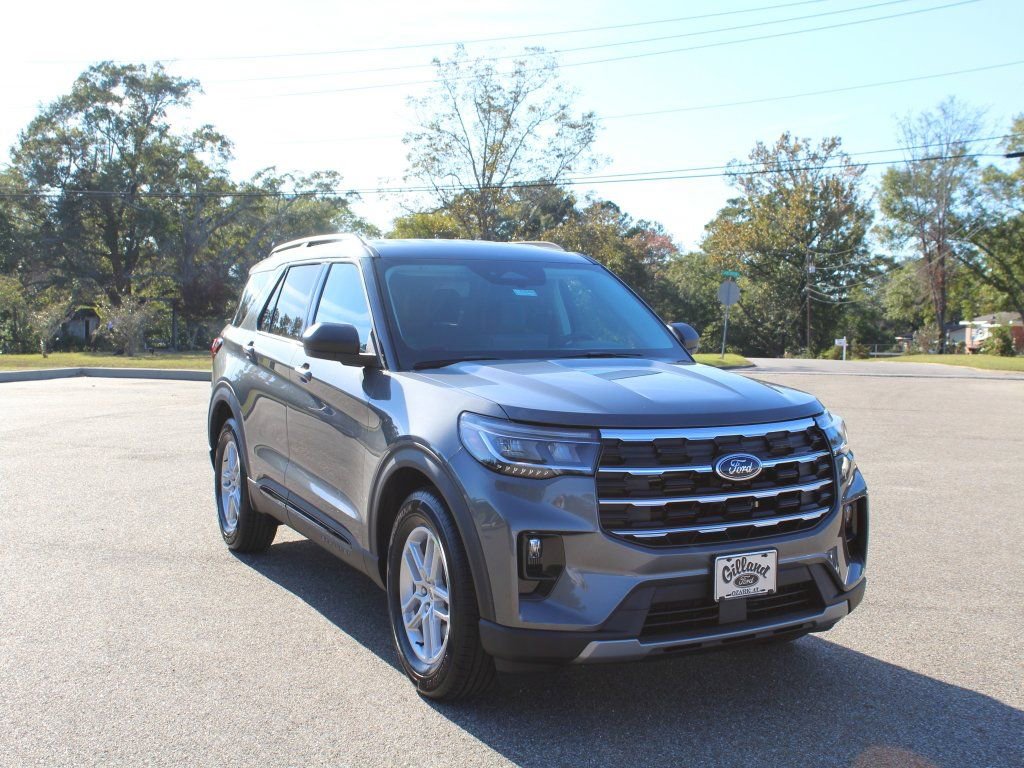 New 2026 Ford Explorer Active w/ Active Comfort Package image 2