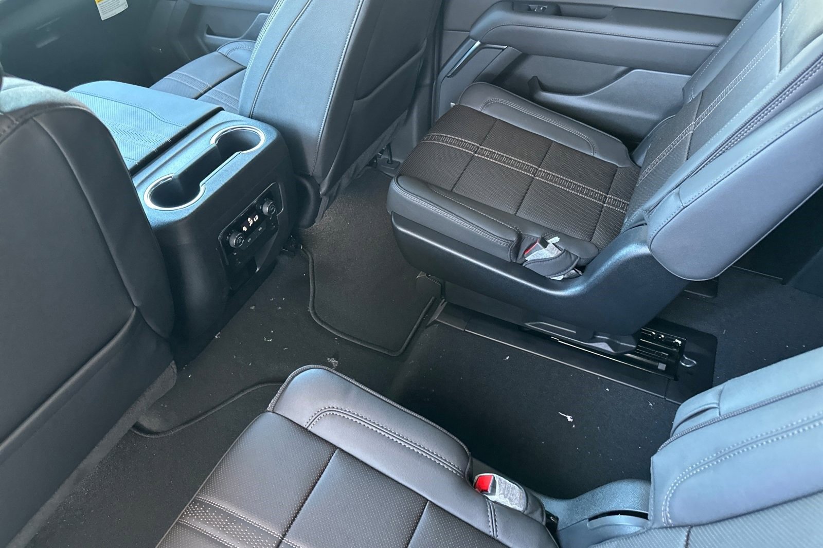 New 2025 Chevrolet Suburban High Country image 13