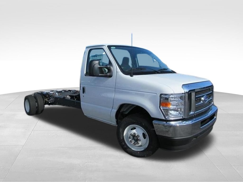 New 2024 Ford E-450 and Econoline 450 Super Duty w/ Power Windows & Locks Group RWD image 2