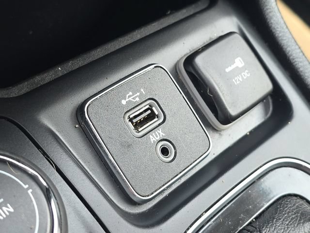 Used 2020 Jeep Cherokee Limited AWD/4WD image 36