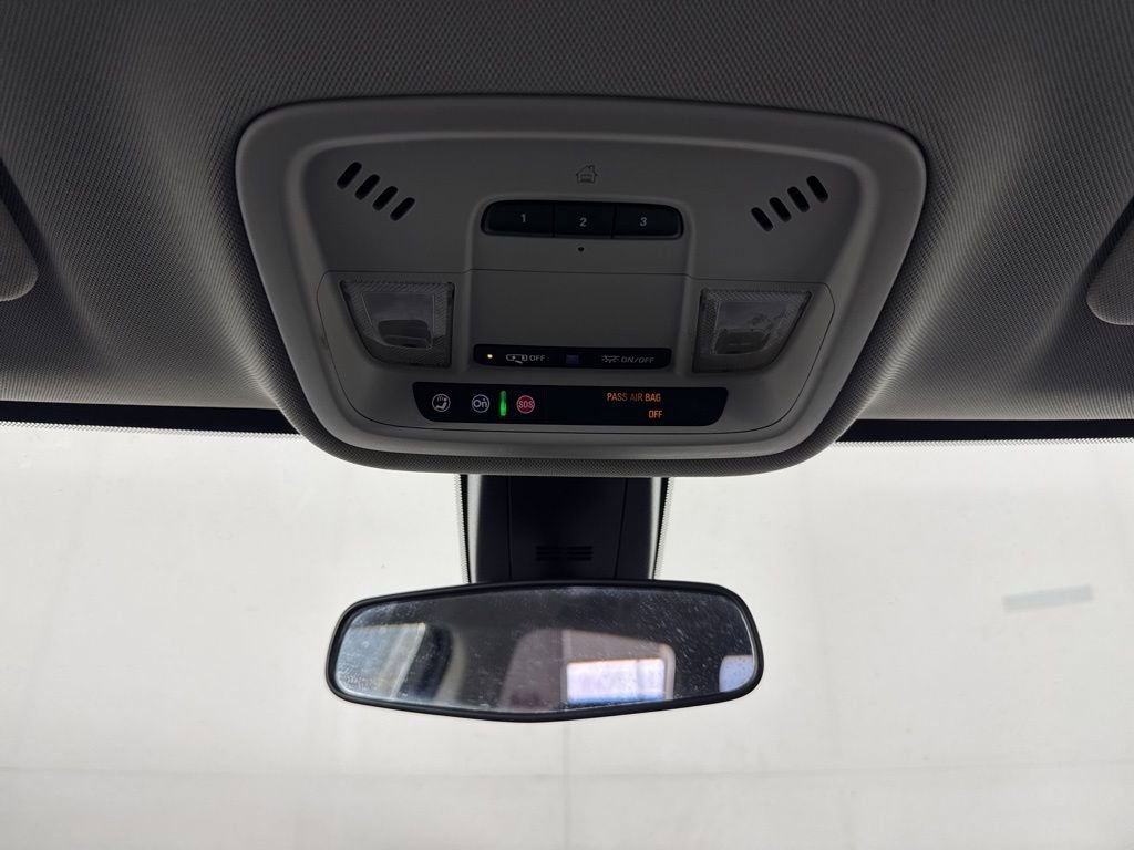 Used 2020 Chevrolet Traverse LT w/ Driver Confidence II Package image 31