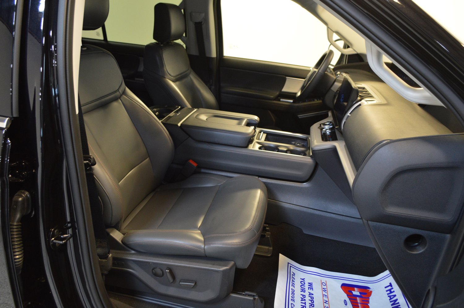 Used 2025 Ford Expedition Active image 11