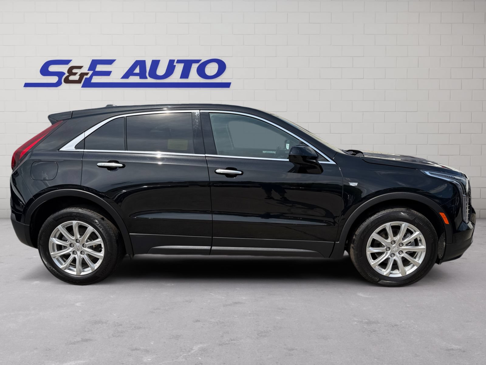 Used 2023 Cadillac XT4 Luxury AWD/4WD image 5
