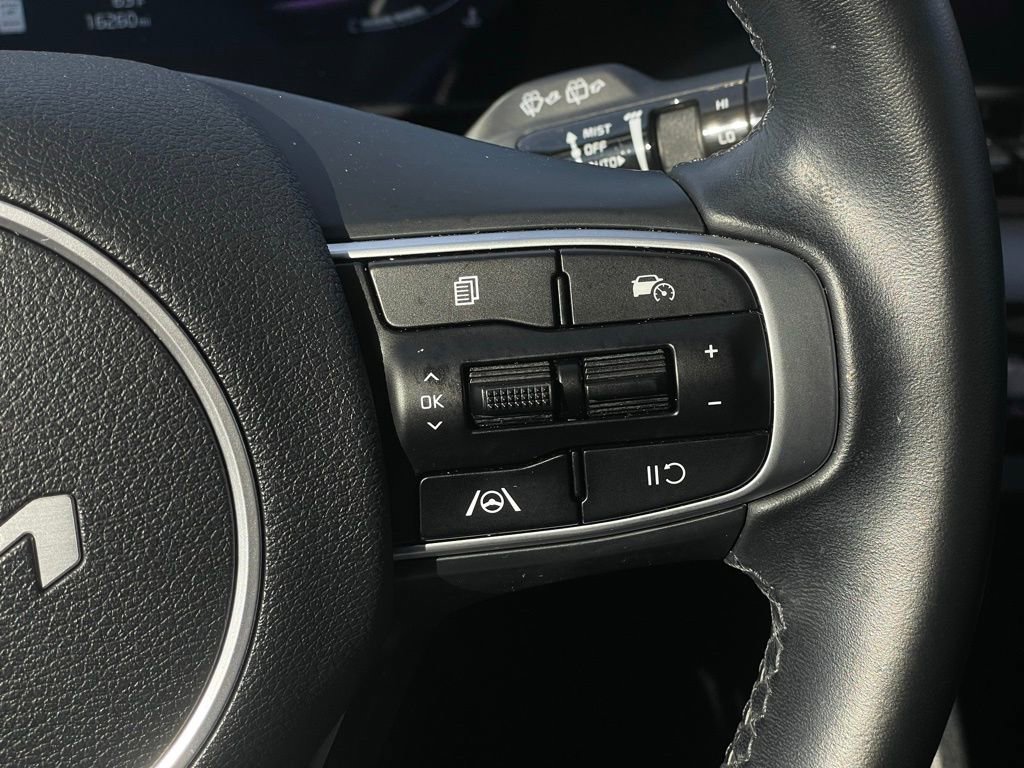 Used 2025 Kia Sportage EX w/ Premium Package image 14