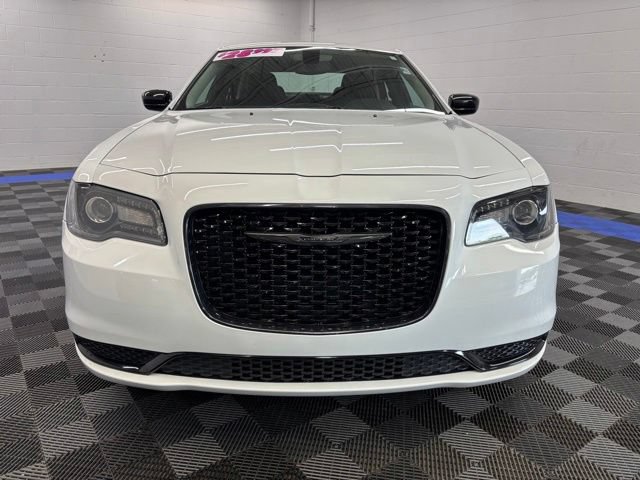 Used 2023 Chrysler 300 Touring w/ Sport Appearance Package RWD image 12