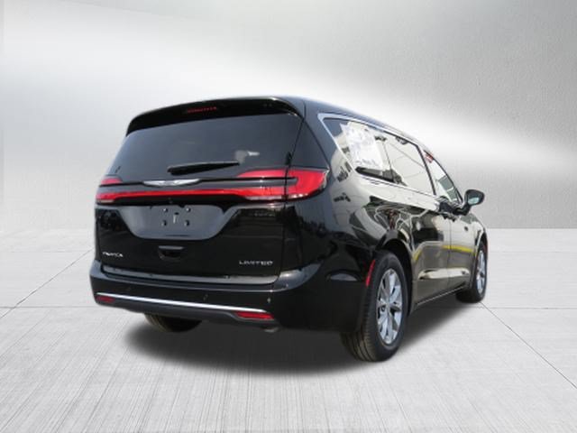 New 2026 Chrysler Pacifica Limited FWD image 3