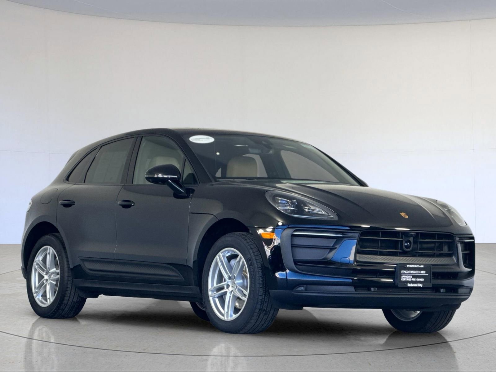 Certified 2025 Porsche Macan image 10