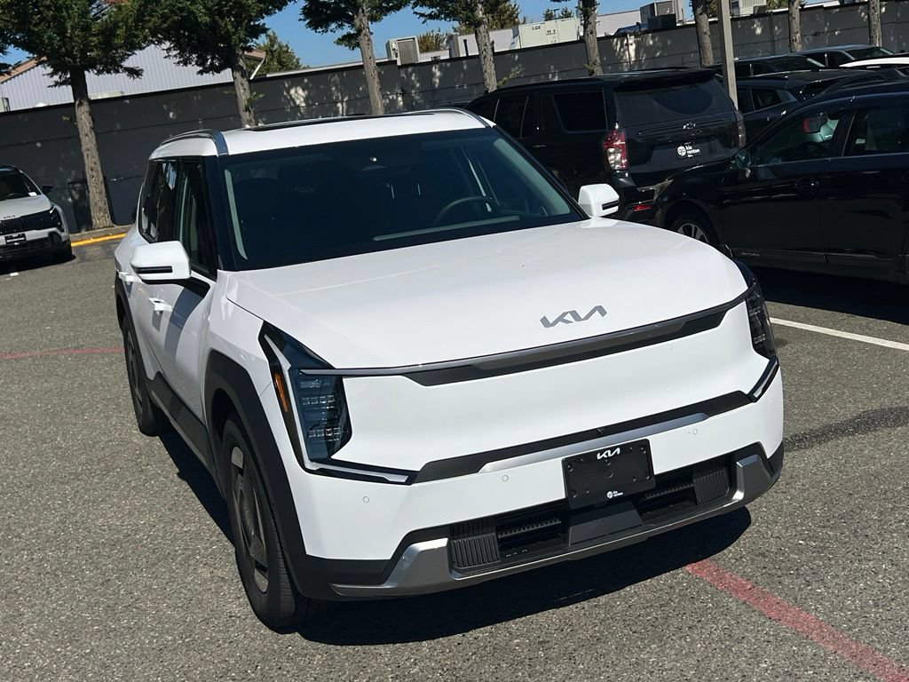 Certified 2026 Kia EV9 Wind AWD/4WD image 5