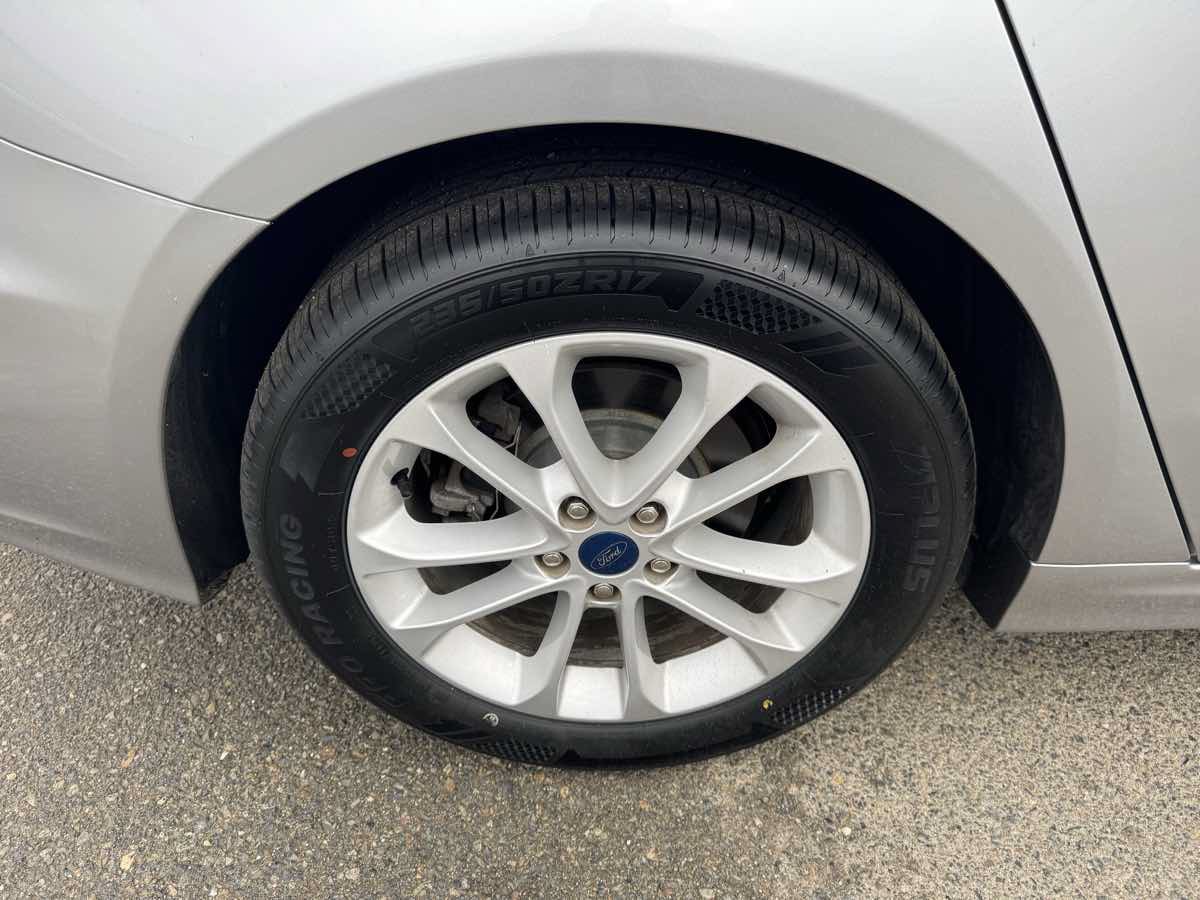 Used 2020 Ford Fusion SE FWD image 38