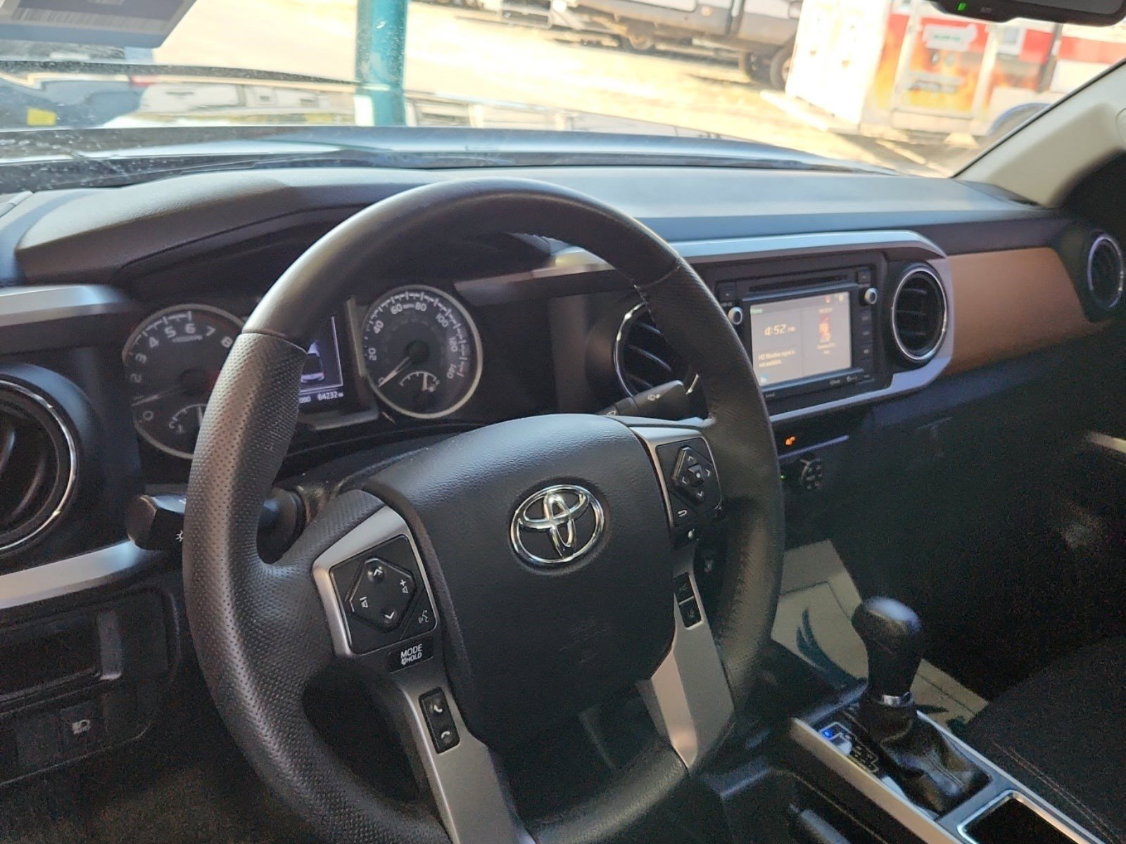 Used 2019 Toyota Tacoma Limited image 10