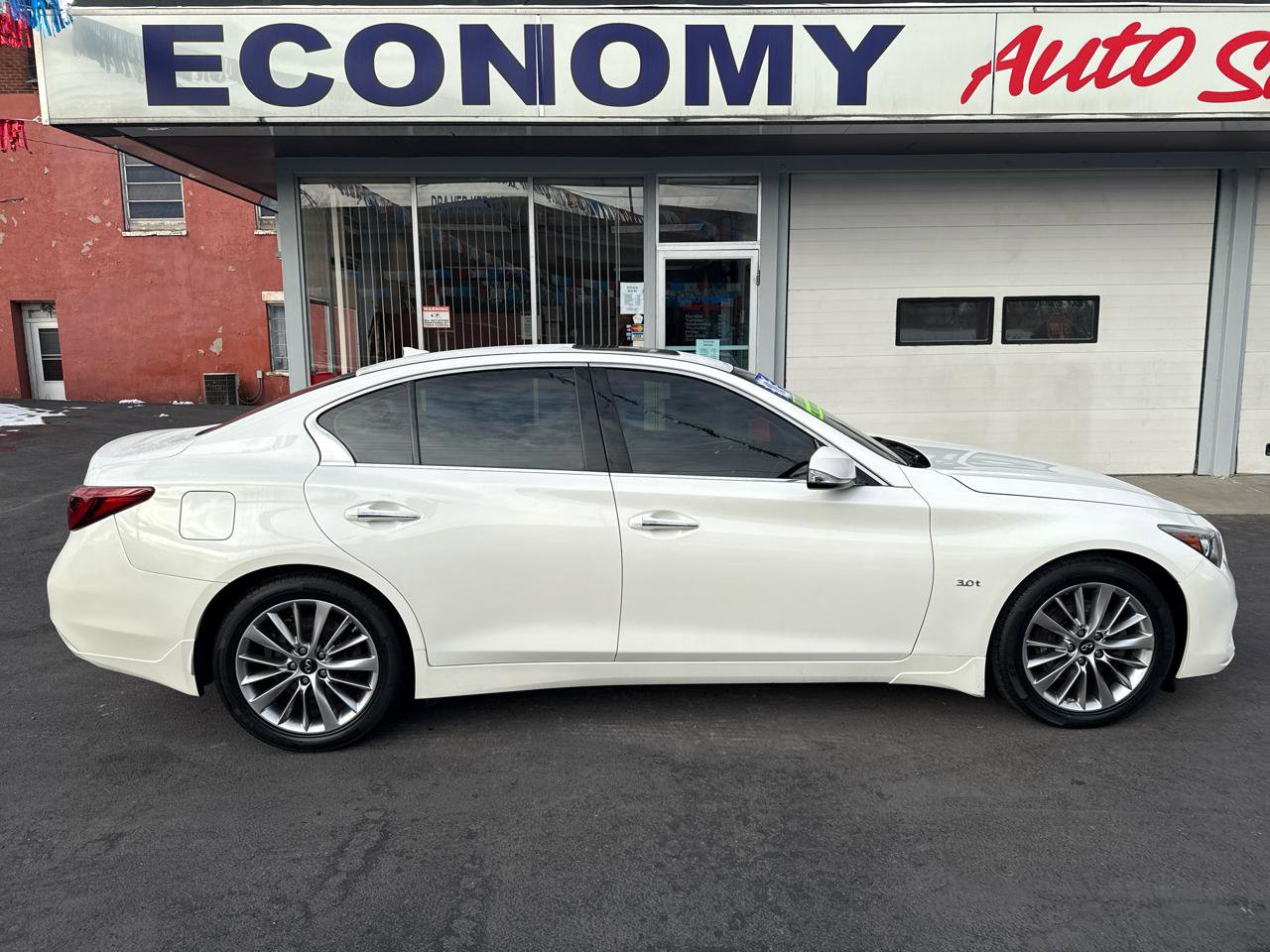 Used 2018 INFINITI Q50 Luxe w/ Essential Package (3.0T Luxe) AWD/4WD image 2