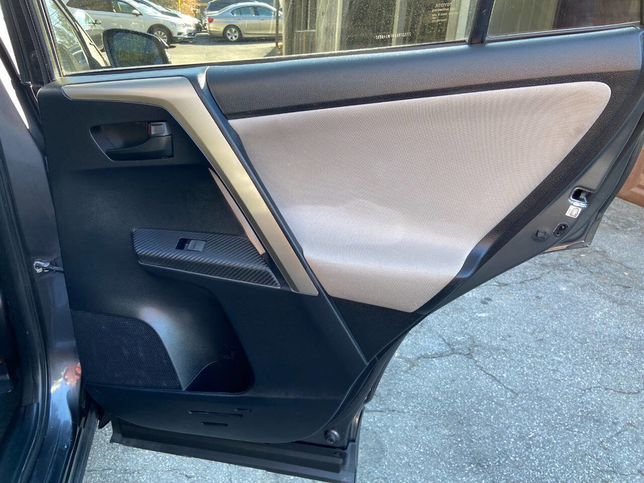 Used 2015 Toyota RAV4 XLE FWD image 22