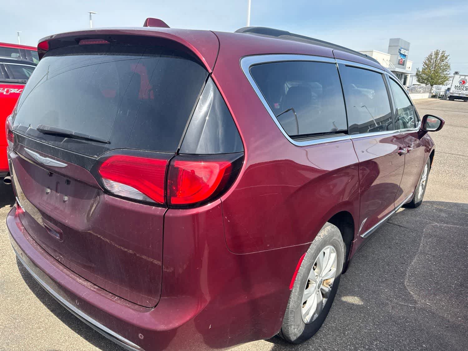 Used 2017 Chrysler Pacifica Touring-L FWD image 11