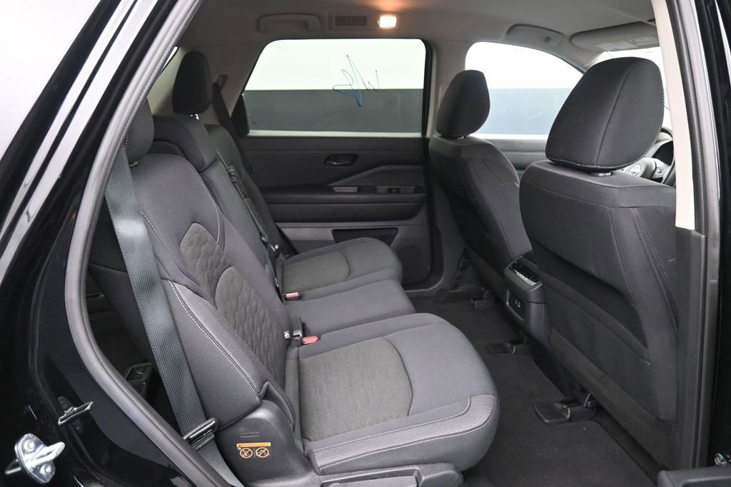 Used 2025 Nissan Pathfinder SV FWD image 13