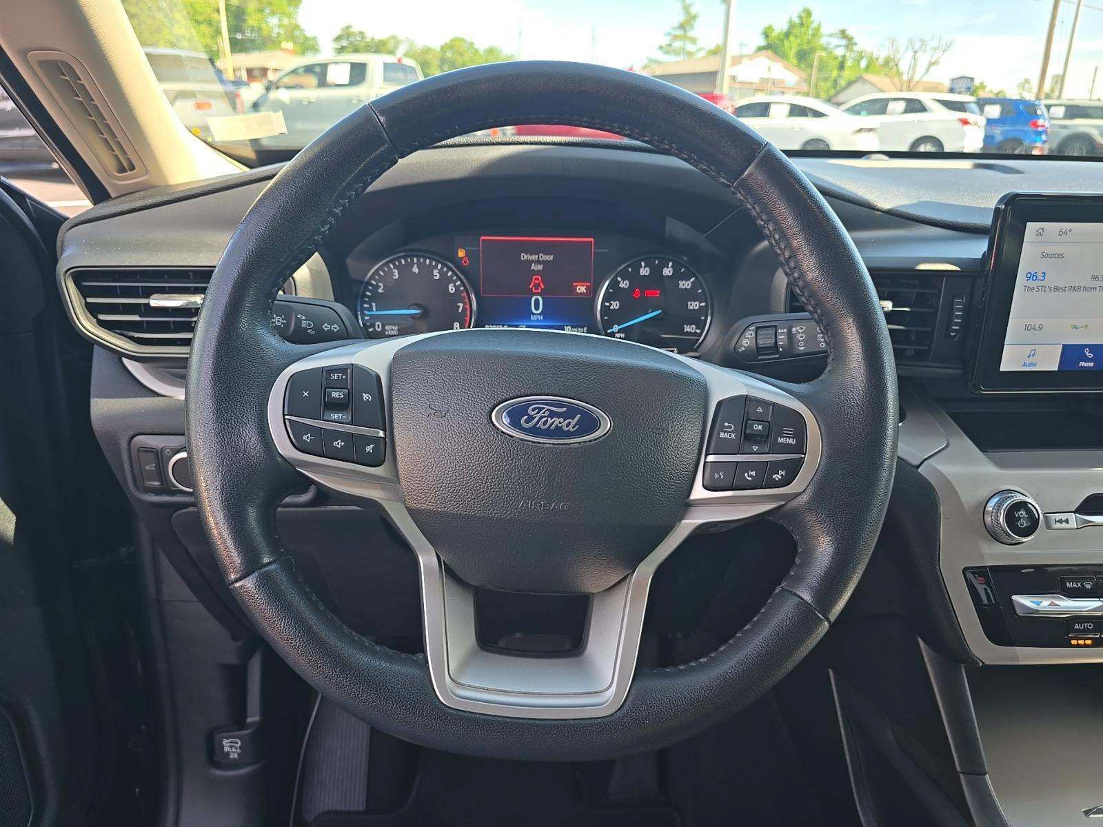 Used 2023 Ford Explorer XLT AWD/4WD image 6
