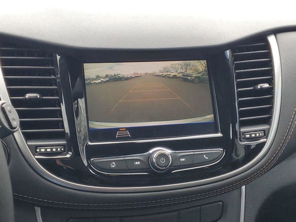 Used 2022 Chevrolet Trax LT w/ LT Convenience Package image 15