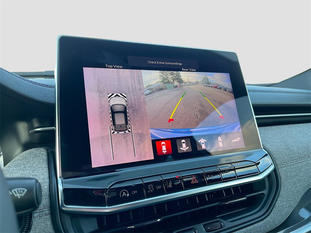 Used 2024 Jeep Compass Latitude image 13