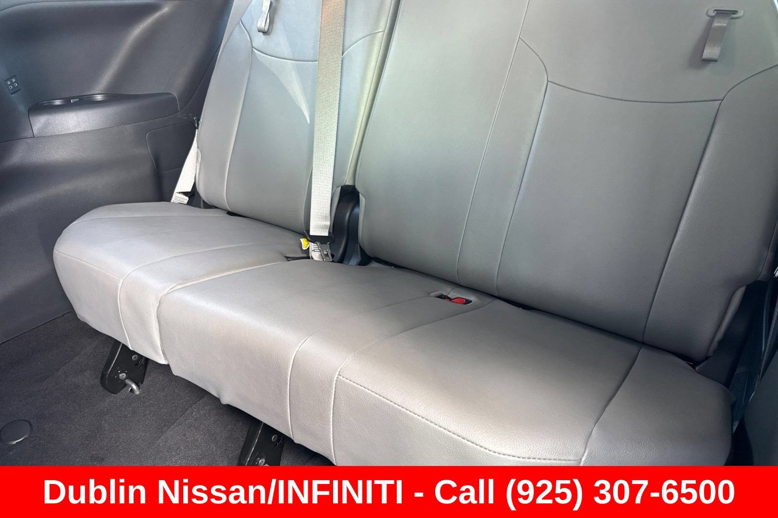 Used 2025 Toyota Sienna XLE FWD image 19