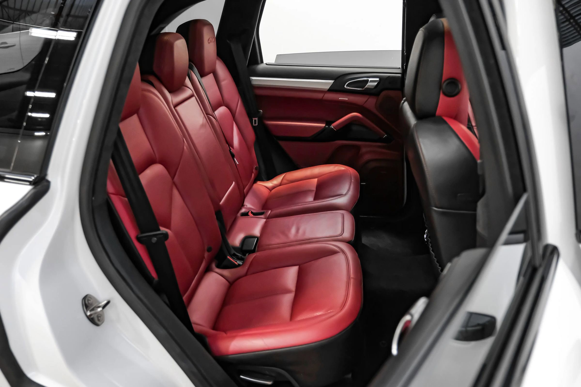 Used 2017 Porsche Cayenne GTS image 28