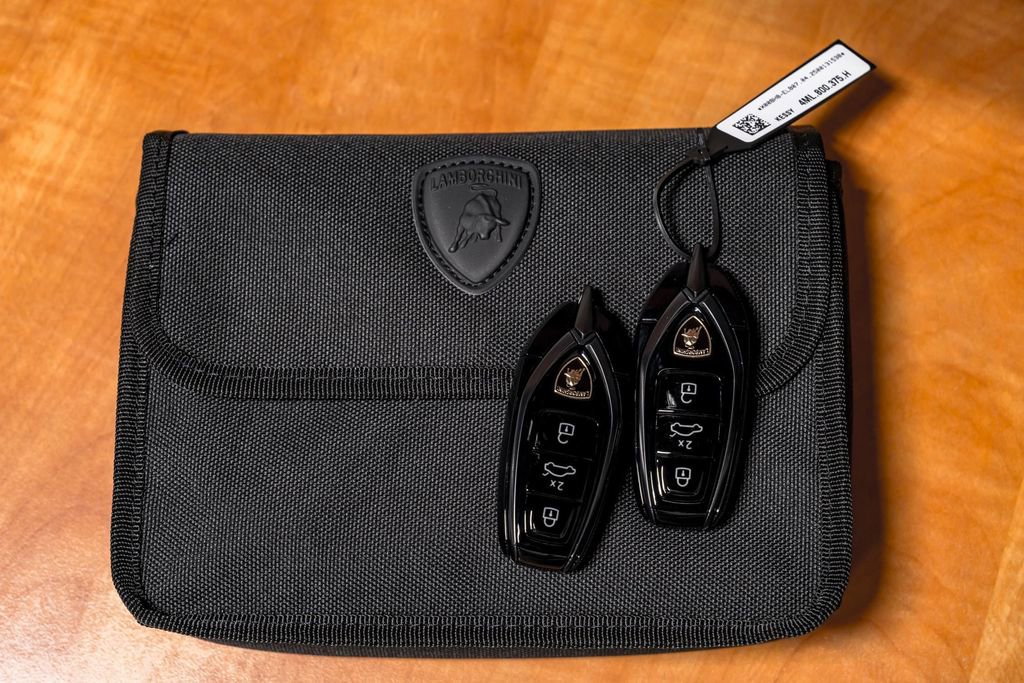 Used 2025 Lamborghini Urus SE image 68