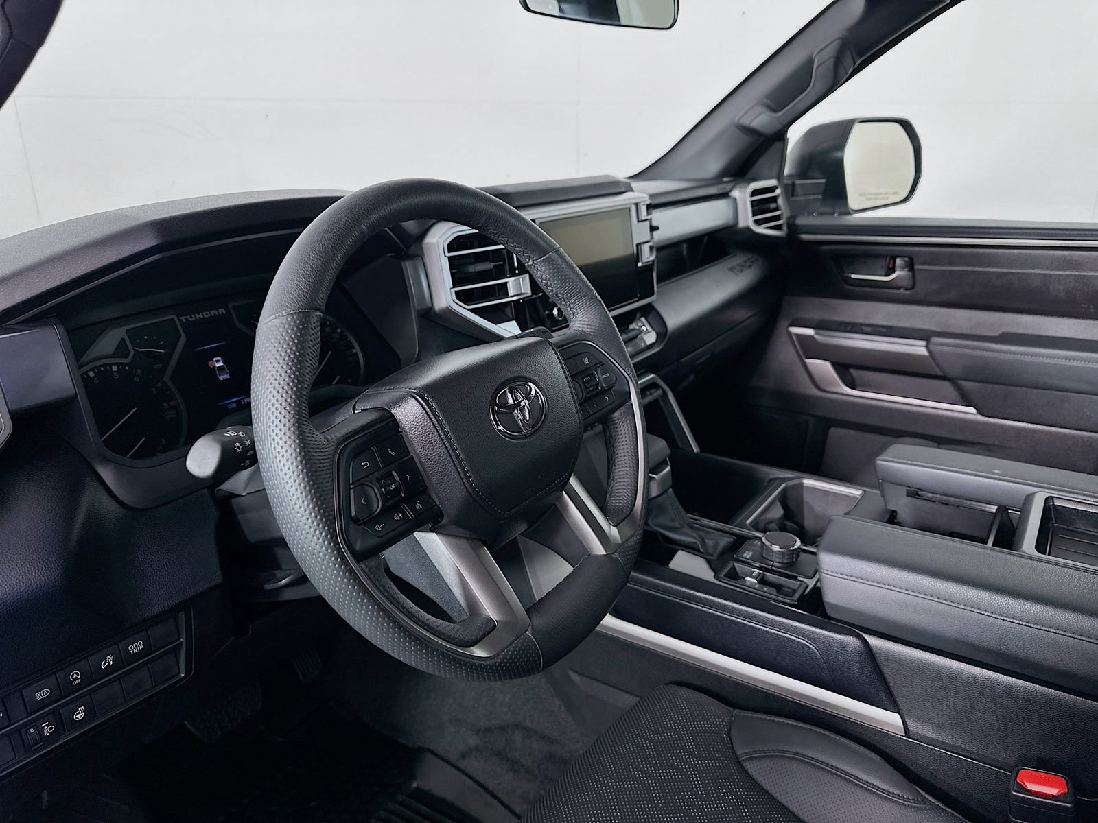 Used 2025 Toyota Tundra SR5 w/ SR5 Premium Package AWD/4WD image 9