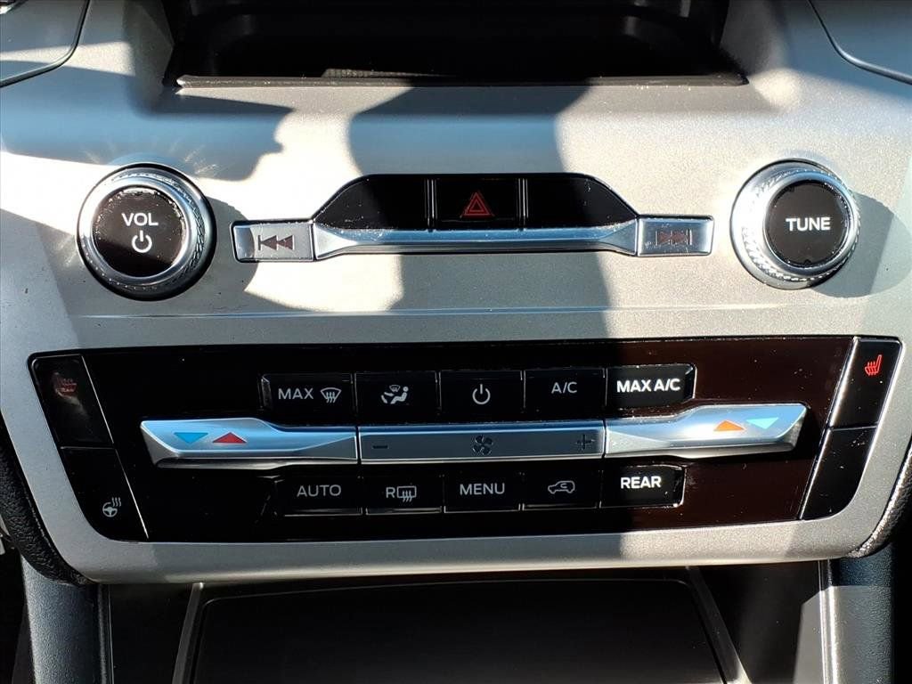 Used 2022 Ford Explorer XLT w/ Equipment Group 202A image 14