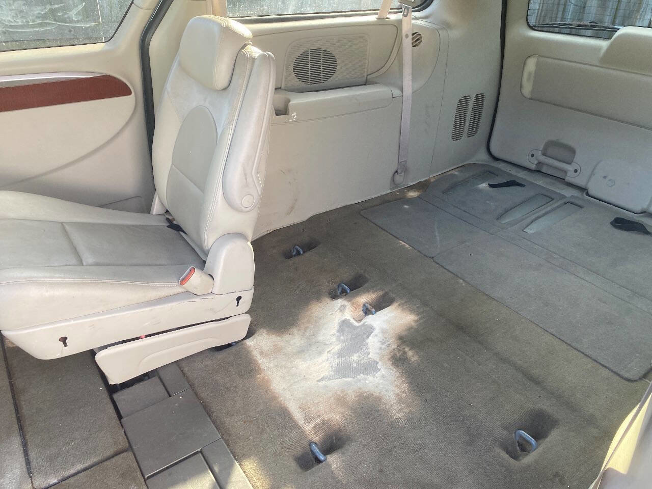 Used 2006 Chrysler Town & Country Limited w/ Trailer Tow Prep Group FWD image 4