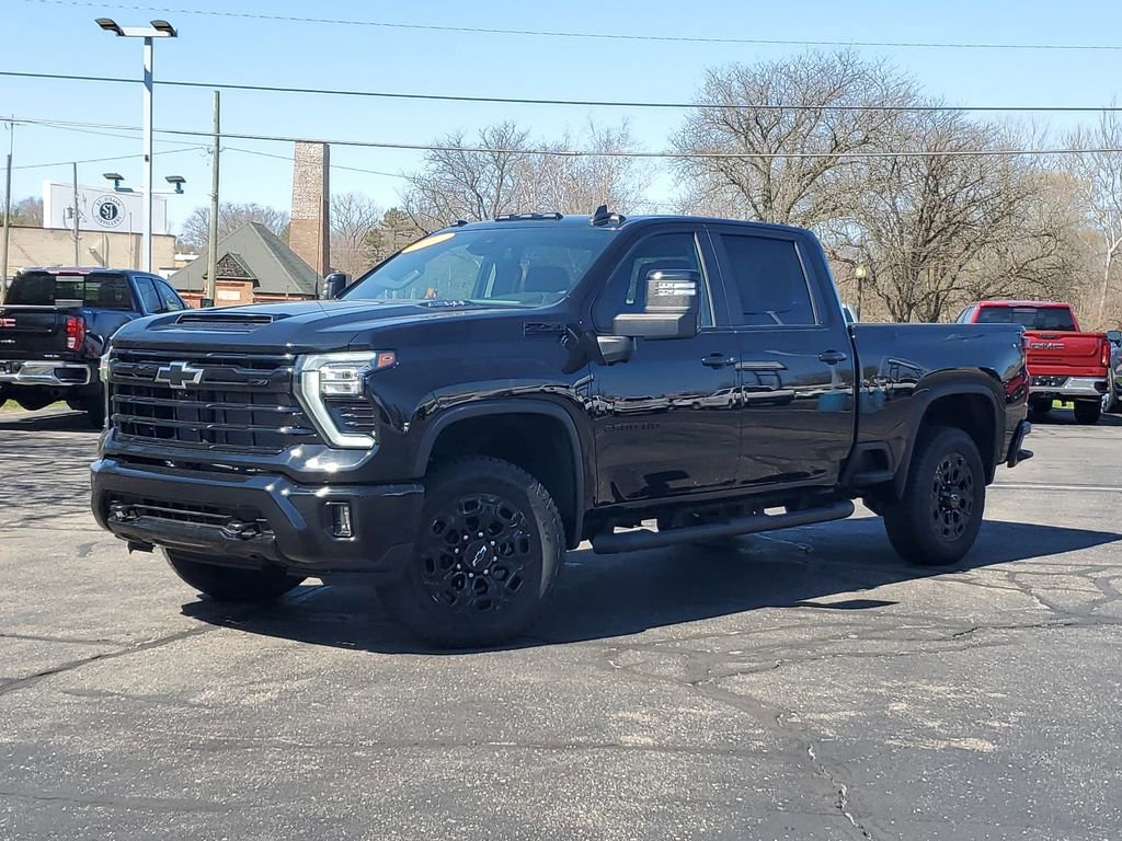 Used 2024 Chevrolet Silverado 2500 LT w/ Midnight Edition image 27
