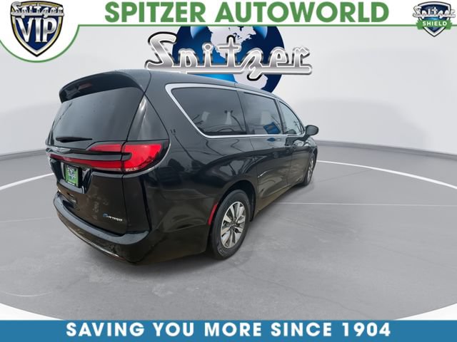 Used 2023 Chrysler Pacifica Touring-L FWD image 9