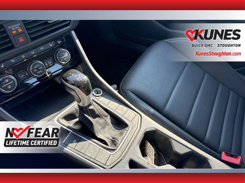 Used 2024 Volkswagen Jetta SE image 32