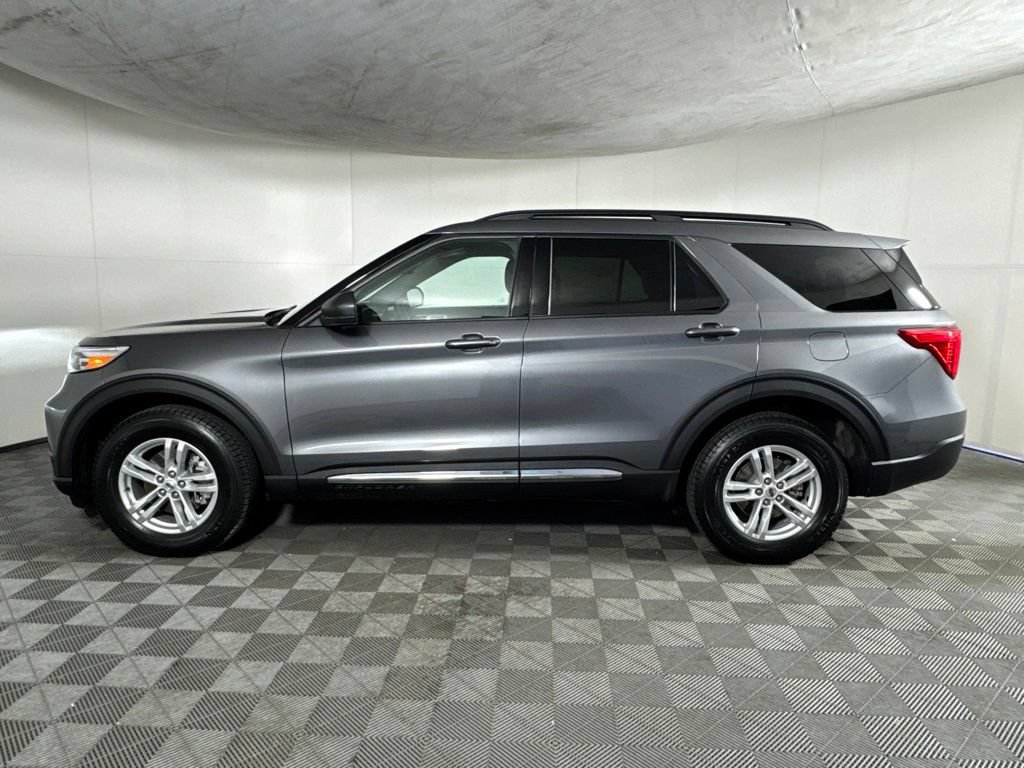 Used 2023 Ford Explorer XLT w/ Equipment Group 202A AWD/4WD image 11